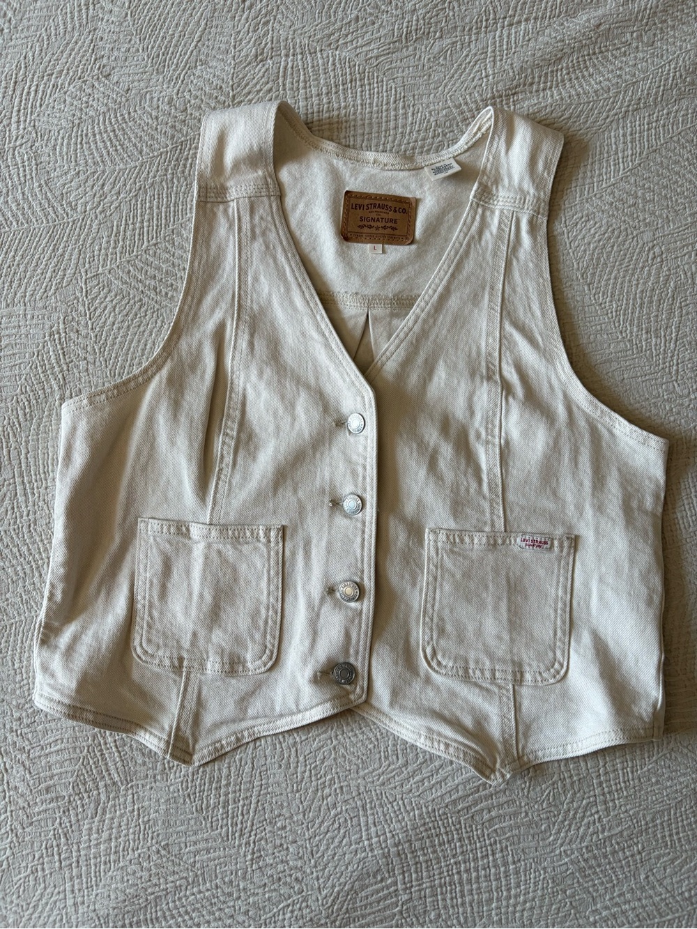 LEVI’S Tailored Cream Denim Vest size large white